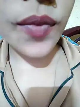Snapshot of Anki-doll chatting on 2, 2, 2025 Anki-doll online show from 2, 2, 2025