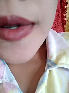 Snapshot of Anki-doll chatting on 8, 2, 2025 Anki-doll online show from 8, 2, 2025