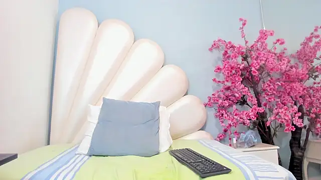 Ally Parkeer  online show from 7, 3, 2025