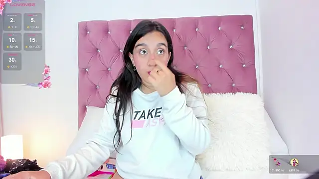 Snapshot of KiraSmitt chatting on 10, 12, 2024 KiraSmitt online show from 10, 12, 2024