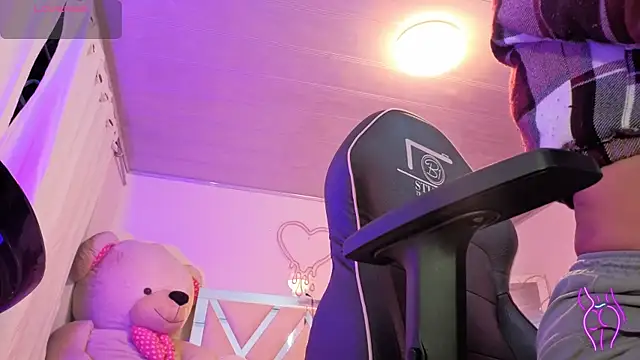 Laylafoxy tay online show from 9, 10, 2025