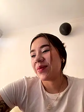 Im Valen Cute online show from 10, 11, 2025