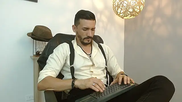 Reiko 85  online show from 19, 2, 2025