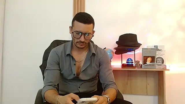 Reiko 85  online show from 8, 11, 2025