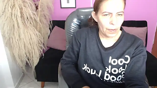 Milf karlye online show from 21, 9, 2025