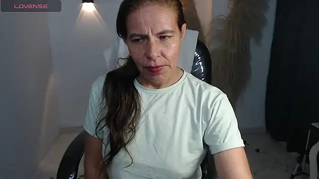 Milf karlye online show from 12, 1, 2026