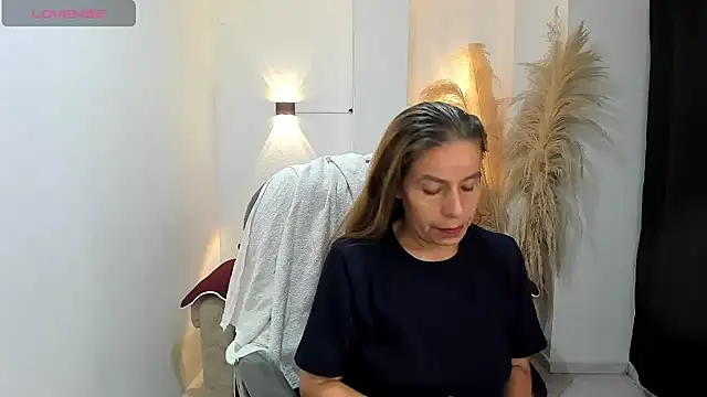 Milf karlye online show from 5, 6, 2026