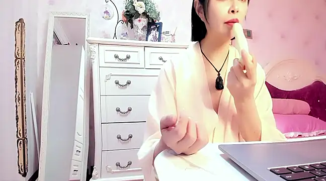 Snapshot of WJYD8 chatting on 3, 12, 2024 WJYD8 online show from 3, 12, 2024