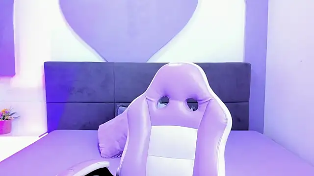 Snapshot of Lola_sweeet18 chatting on 24, 7, 2026 Lola sweeet18 online show from 24, 7, 2026