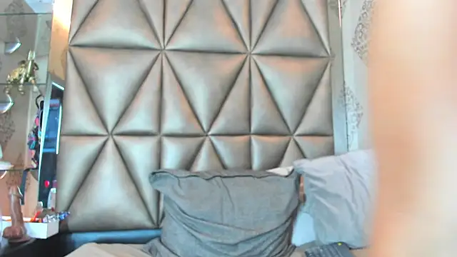 Corina Taylor  online show from 9, 10, 2025