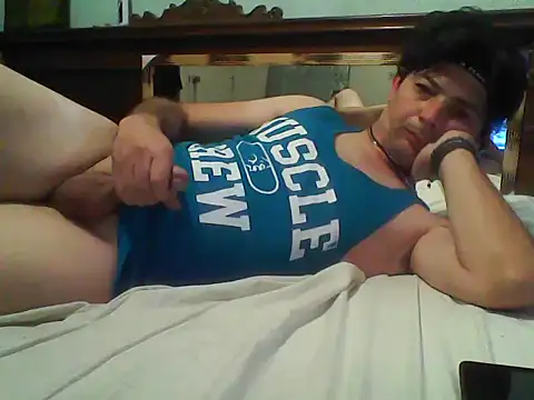 Snapshot of frank32love chatting on 2, 4, 2026 frank32love online show from 2, 4, 2026