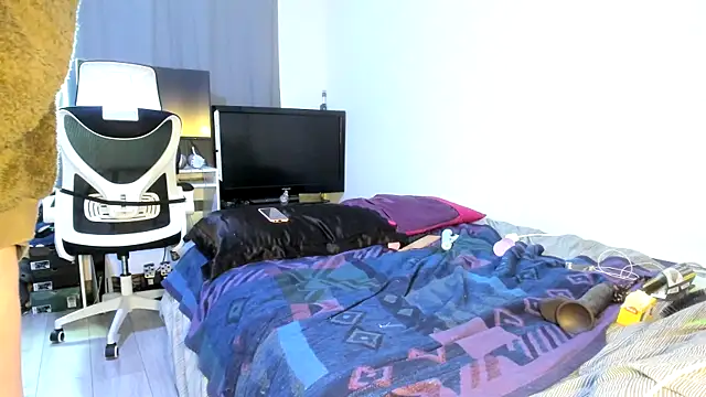 ENGLISHEMILY 69 online show from 31, 1, 2025