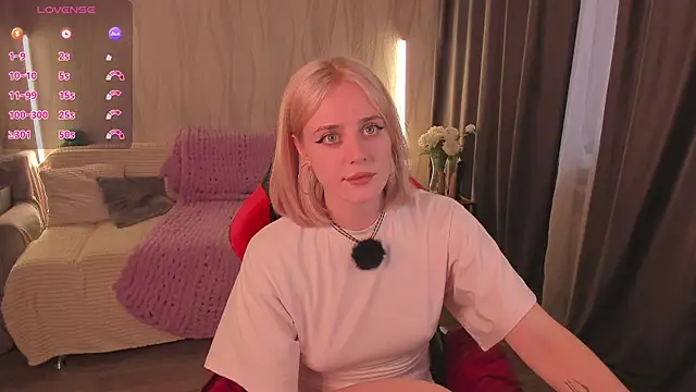 Snapshot of Emmi_Flowers chatting on 2, 8, 2026 Emmi Flowers online show from 2, 8, 2026
