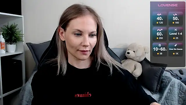 Snapshot of Sunny_bunny6 chatting on 23, 6, 2026 Sunny bunny6 online show from 23, 6, 2026