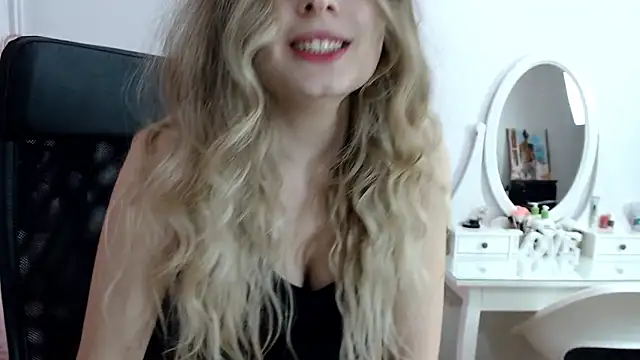 Snapshot of _sweettreat chatting on 13, 3, 2025 sweettreat online show from 13, 3, 2025