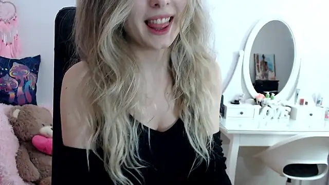 Snapshot of _sweettreat chatting on 14, 3, 2025 sweettreat online show from 14, 3, 2025