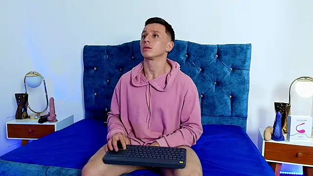 Andrewfalcon online show from 4, 2, 2025