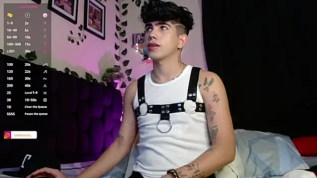 LyleBennett  online show from 9, 2, 2025