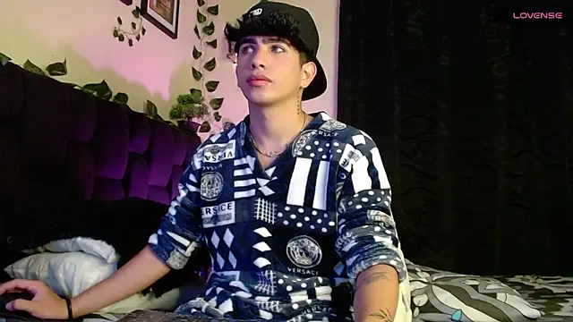 LyleBennett  online show from 17, 2, 2025