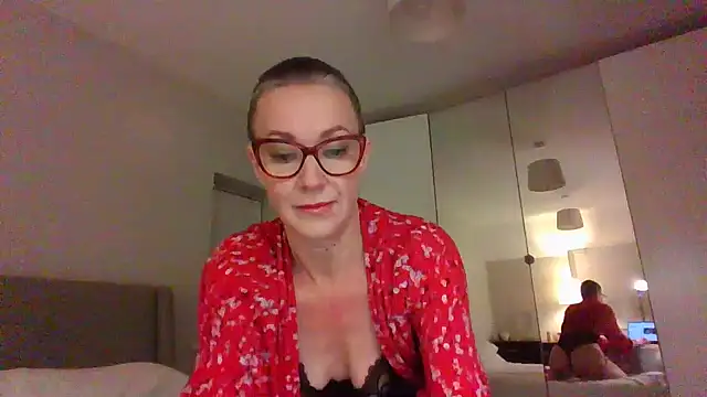 ELEGANT-ARIA36 online show from 6, 1, 2025