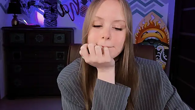 VivienLeeigh online show from 23, 2, 2025