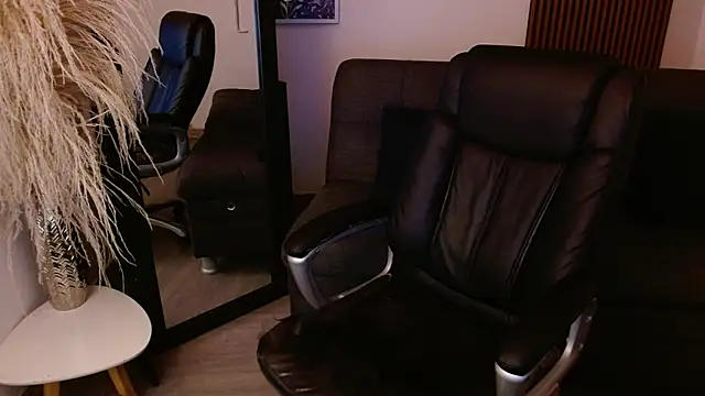 crimson tati  online show from 7, 2, 2025