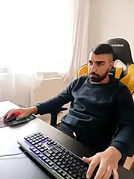 Snapshot of SertSikici022 chatting on 4, 12, 2024 SertSikici022 online show from 4, 12, 2024