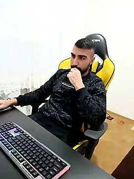 Snapshot of SertSikici022 chatting on 4, 12, 2024 SertSikici022 online show from 4, 12, 2024