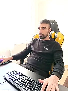 Snapshot of SertSikici022 chatting on 15, 12, 2024 SertSikici022 online show from 15, 12, 2024