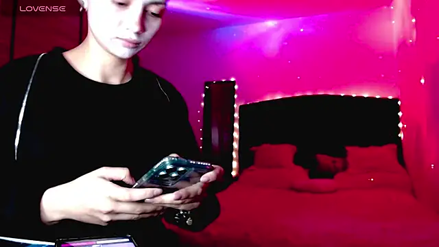 holy juli online show from 2, 12, 2025