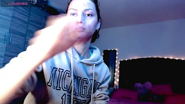 holy juli online show from 16, 12, 2025