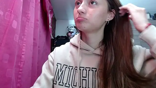 holy juli online show from 3, 3, 2026