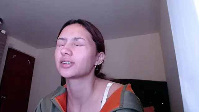 Snapshot of holy_juli chatting on 24, 7, 2026 holy juli online show from 24, 7, 2026