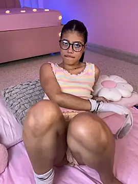 Snapshot of KellyOlsenbe chatting on 8, 5, 2026 KellyOlsenbe online show from 8, 5, 2026