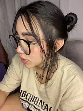 Nickiiiii online show from 3, 1, 2025