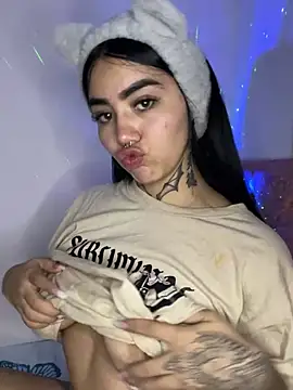 Nickiiiii online show from 17, 1, 2025