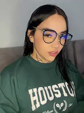 Nickiiiii online show from 7, 2, 2025