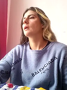 Snapshot of samanta_rosas1 chatting on 9, 9, 2025 samanta rosas1 online show from 9, 9, 2025