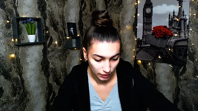 KarolinaRosse  online show from 18, 2, 2025