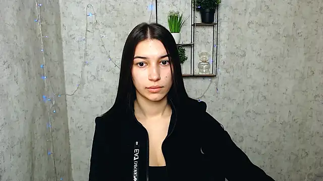 KarolinaRosse  online show from 28, 2, 2025