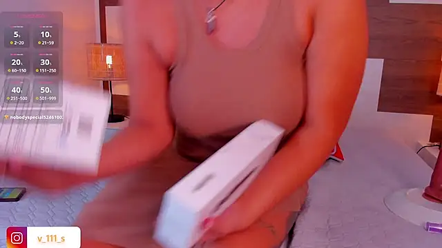 Snapshot of Valentiina_summer chatting on 7, 3, 2025 Valentiina summer online show from 7, 3, 2025