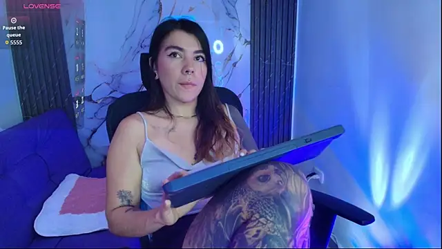 luccianagreyy online show from 15, 4, 2026