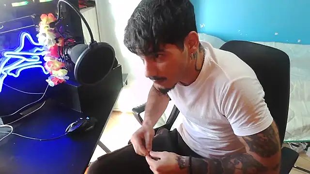 Badboyi1997 online show from 19, 10, 2025