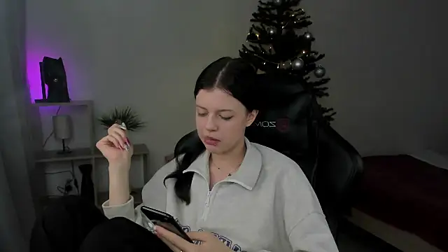 Snapshot of Este_Glen chatting on 21, 12, 2024 Este Glen online show from 21, 12, 2024