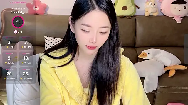 Snapshot of Yilin1999 chatting on 5, 2, 2025 Yilin1999 online show from 5, 2, 2025