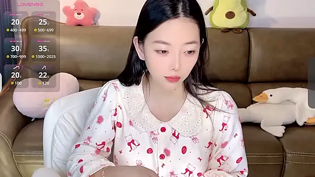 Snapshot of Yilin1999 chatting on 14, 2, 2025 Yilin1999 online show from 14, 2, 2025