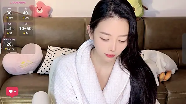 Snapshot of Yilin1999 chatting on 8, 3, 2025 Yilin1999 online show from 8, 3, 2025