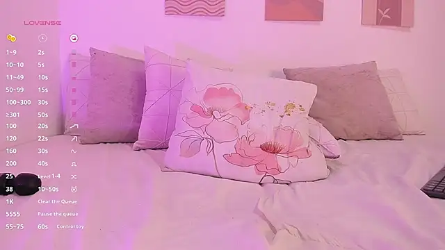 Mia Heartt online show from 5, 3, 2025