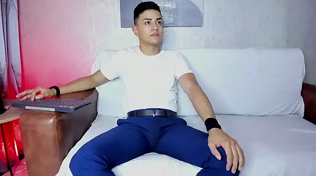 Snapshot of Lucii_fer_ chatting on 28, 2, 2025 Lucii fer online show from 28, 2, 2025