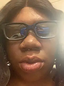 Snapshot of bonbonaumiel chatting on 5, 1, 2025 bonbonaumiel online show from 5, 1, 2025